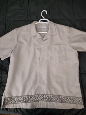 Irvine Park Light Beige Short-Sleeve Camp Shirt with Embroidered Hem